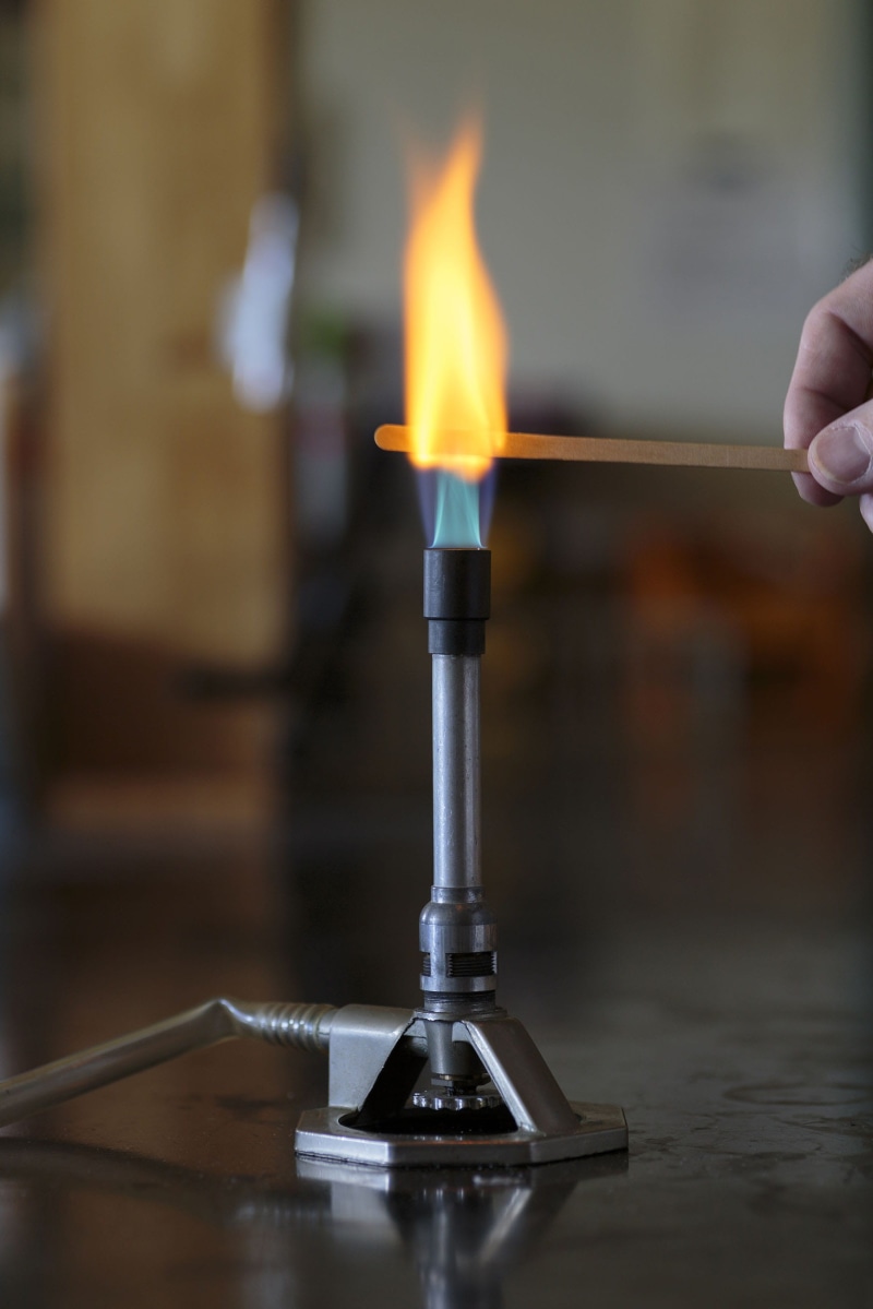 nature, science, spectroscopy, bunsen, fire - natural phenomenon, 2K, burner, fire, univwersity, human body part, heat - temperature, indoors, metals