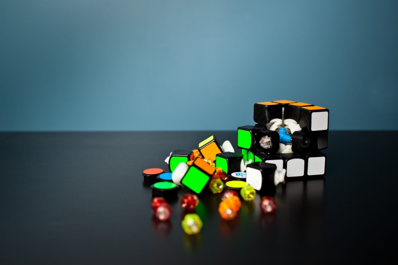 broken, variation, close-up, colored background, cubes, copy space, multi colored, squares, large group of objects, table, choice, black background, build