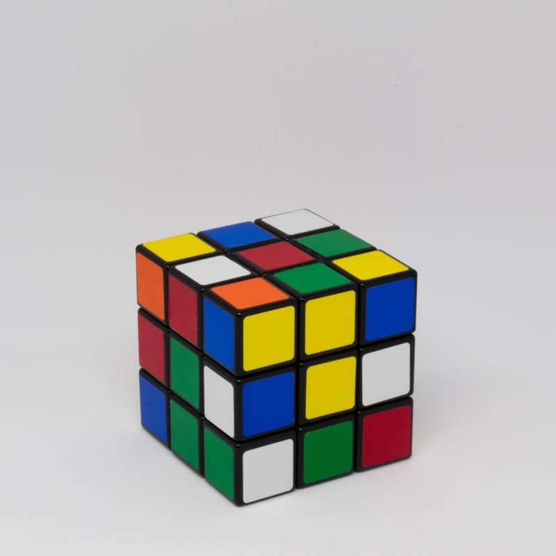 circle, intelligence, rubiks, still life, solving, blue, cube, square, gray background, single object, close-up, design, shape, indoors, arrangement, studio shot