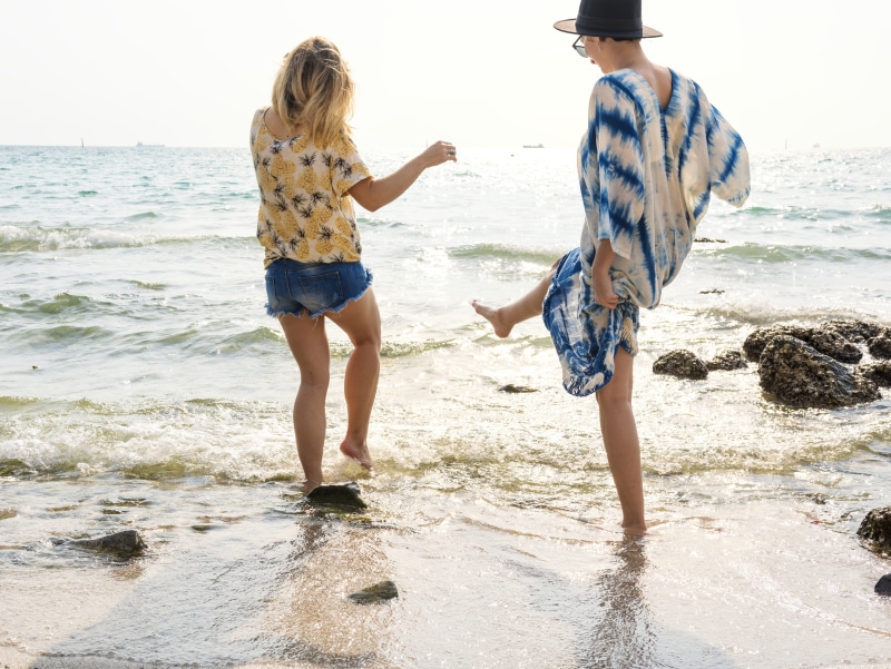 sand, chill, holiday, expedition, beach, water, travel destination, exploration, trip, traveler, 5K, real people, location, vacation, tourism, place, sea