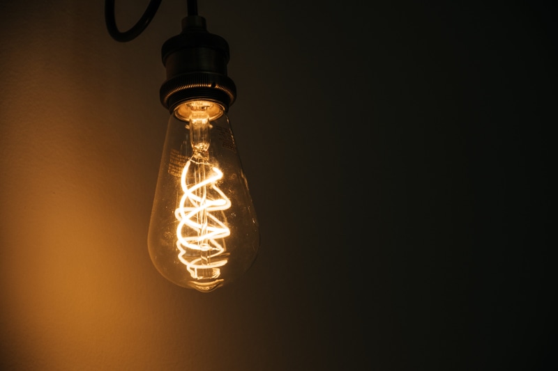 dark, fuel and power generation, bulb, lightbulb, illuminated, copy space, close-up, electrical equipment, luminosity, power supply, black background, single object