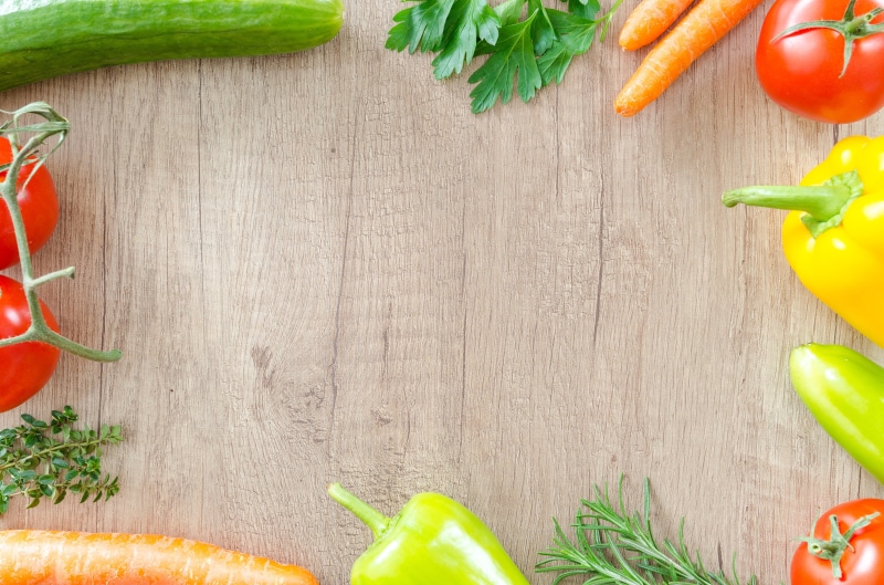 garlic, vegetarian, freshness, produce, wood, farm, video, fresh, wooden, natural, 4K, carrots, green color, healthy eating, vegetarian food, photo, food