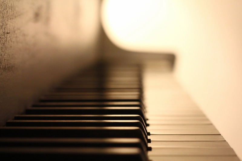 musical instrument, no people, classical style, close-up, keyboard, piano key, 1080P, keys, wood - material, nightlife, indoors, selective focus, arts culture and entertainment