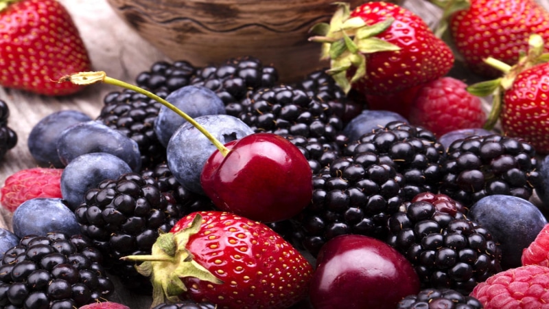 snack, edible fruit, delicious, produce, berry, diet, vitamin, close, nutrition, vegetarian, sweet, freshness, garden, leaf, berries, tasty, raspberry