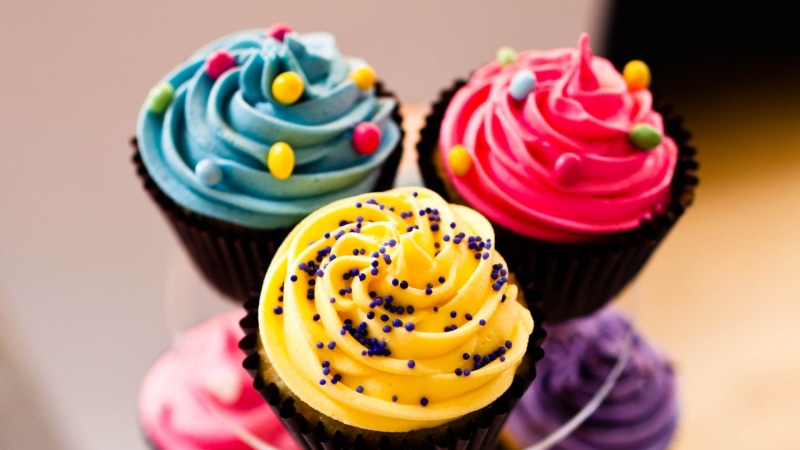 cake, candy, celebration, pink, treat, dainty, confectionery, sweet, health, 1080P, strawberry, orange, tasty, plate, nutrition, yellow, dinner, colorful