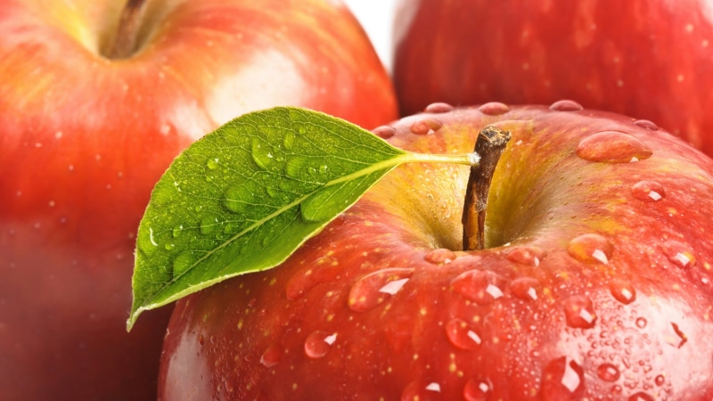 no people, drop, water, drops, food, apple, apples, plant part, juicy, leaf, apple - fruit, fruit, ripe, nature, plant, food and drink, wellbeing, wet
