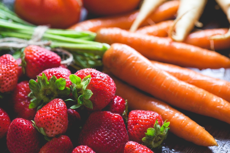 amp, strawberry, 4K, meal, Carrots, still life, health, wellbeing, vegetables, vegetable, foodie, organic, yummy, berry fruit, Breakfast, Strawberries