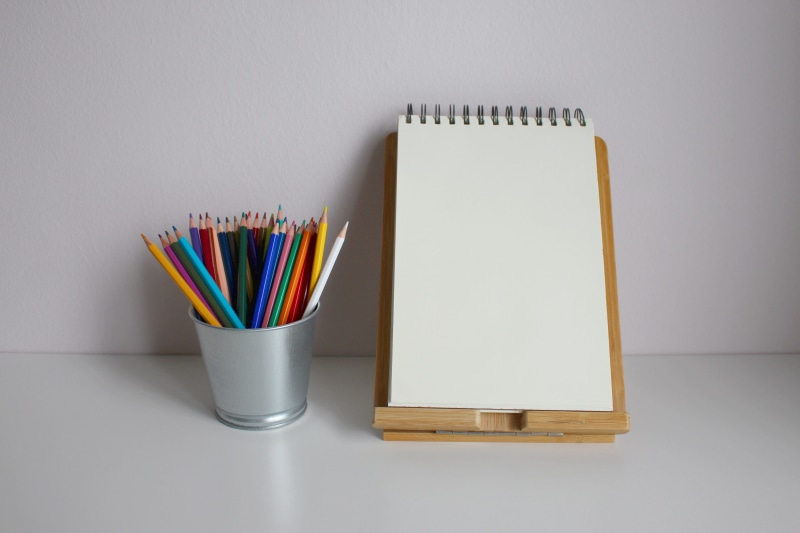 colored pencils, paper, office, 5K, deco, pencil, container, writing instrument, pen, coolie, glass, message, correspondence, note, white, pens, still life