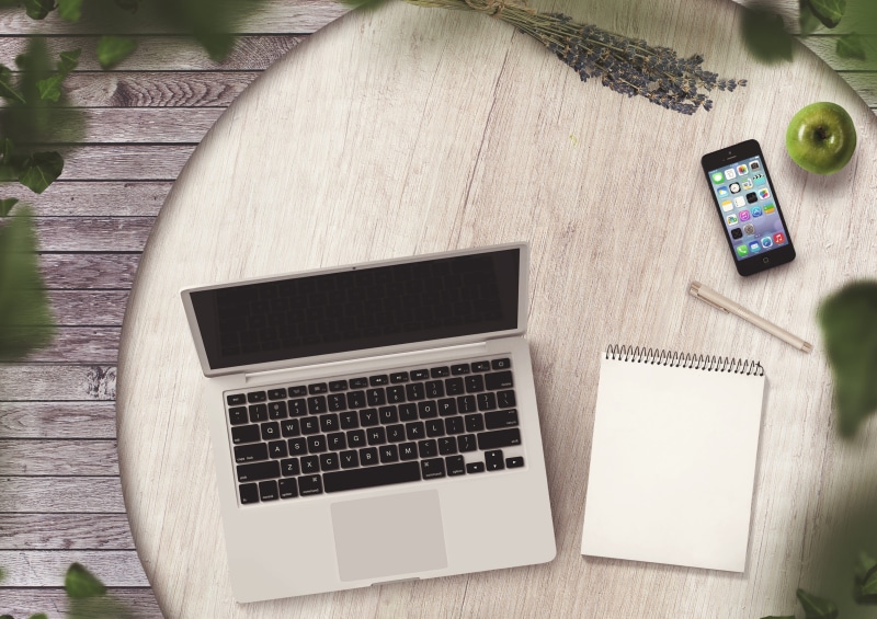 smart phone, wireless technology, screen, blogger, businesswoman, correspondence, network, note, paper, work from home, 2K, table, letter traffic, about