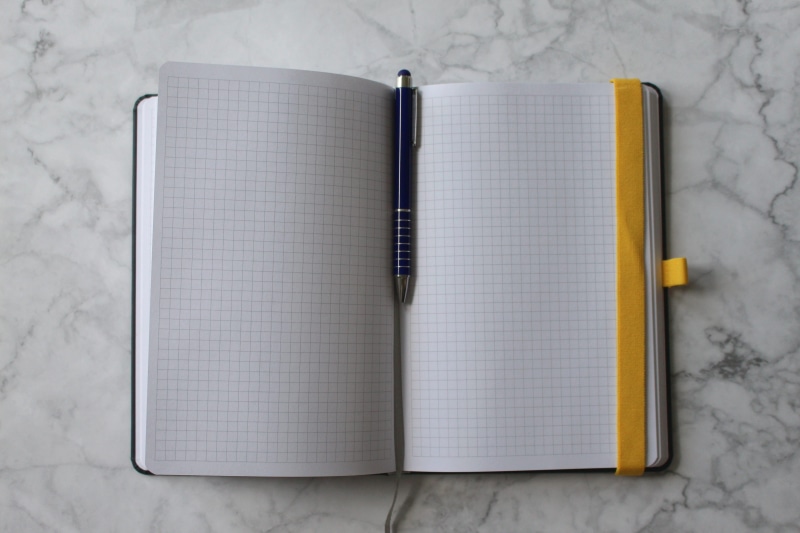 blank, copy space, page, pen, notizblok, communication, close-up, blog, indoors, write, two objects, white color, writing instrument, blogger, note pad
