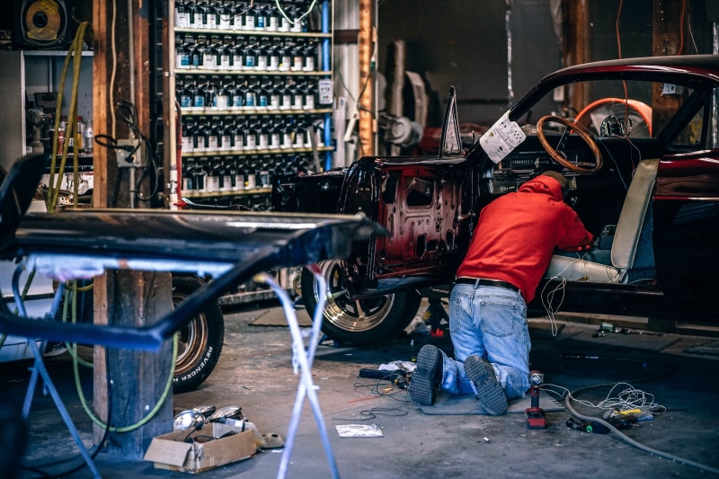 technician, complexity, casual clothing, garage, land vehicle, transportation, repairing, construction Industry, inside, indoors, one man only, engineer