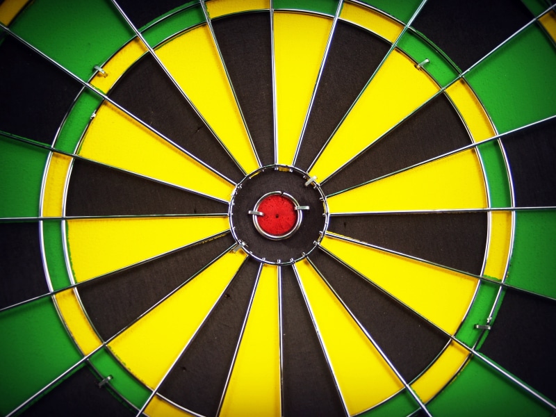 achieve, darts, red, board, focus, sisal, hipster, victory, no people, aim, precise, close-up, success, shape, successful, target, geometric shape, winning