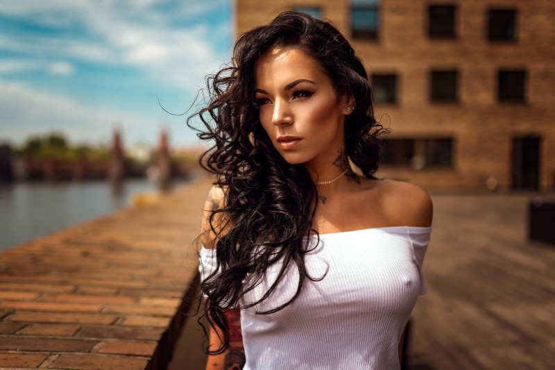 t-shirt, long hair, brunette, adult, Natalie, young women, tattoo, Miro Hofmann, hair, top, the sun, makeup, looking at camera, one person, beauty, young adult
