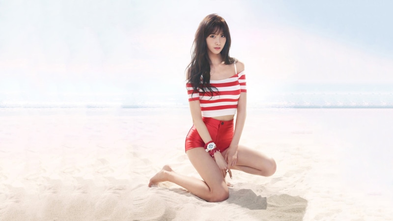 young women, Yoona, shoulder, 1080P, stripes, beautiful woman, land, beauty, brunette, full length, beach, red, women, hairstyle, white, striped, SNSD