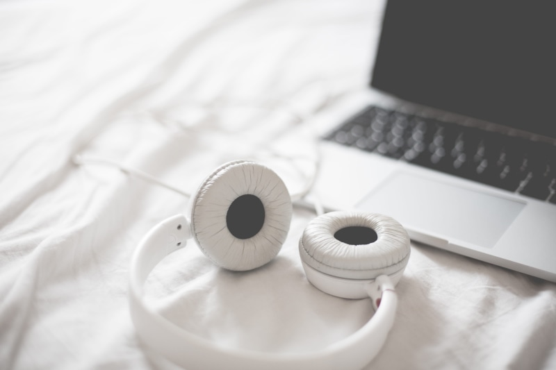 4K, technology, healthcare and medicine, computer, still life, keyboard, close-up, black, White Music, indoors, dj, white, equipment, communication, textile