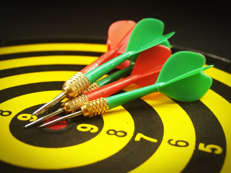 center, luck, green color, sisal, s, pins, achievement, still life, music, table, winner, perfection, achieve, goal, aim, closeup, competition, sports target
