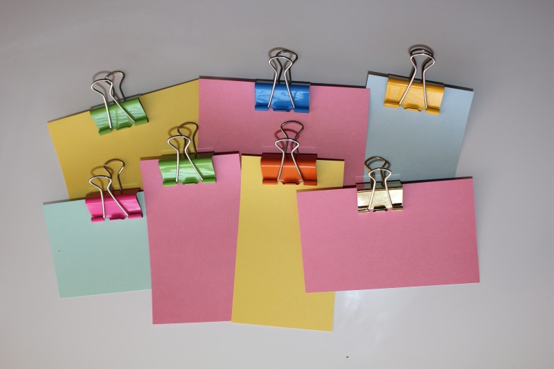 hanging, no people, indoors, studio shot, announcement, multi colored, business, communication, information, list, pastel colour, adhesive note, important