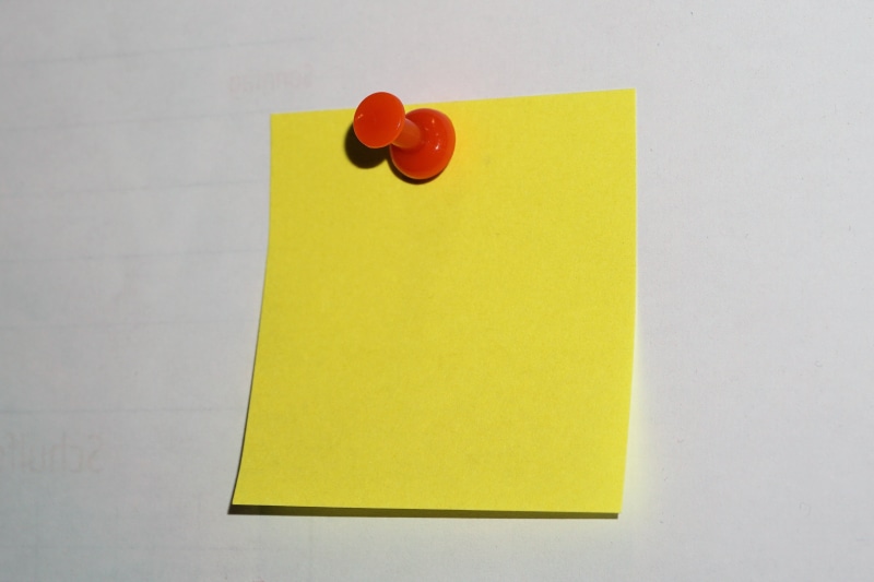 adhesive Note, red, list, bulletin Board, colorful, studio shot, close-up, push, copy space, pin, stationery, thumbtack, pinning, office, paper, memory