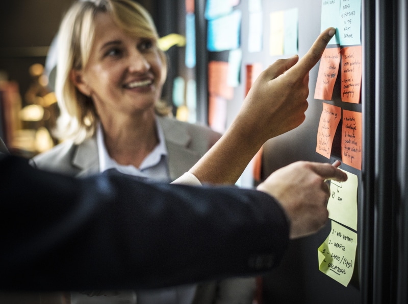 together, lifestyles, reminder, tasks, group, planning, men, people, concentration, discussing, togetherness, caucasian, women, one person, brainstorming