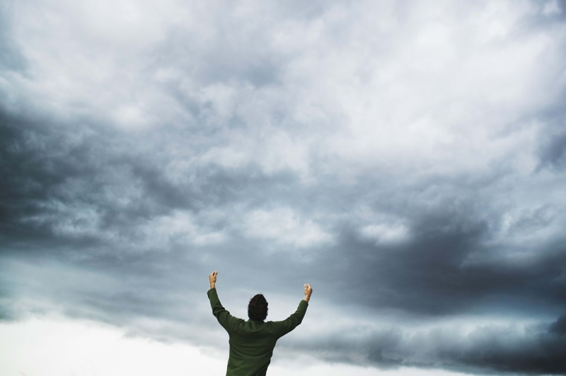 cloudscape, freedom, heaven, overcast, 4K, concepts, spirituality, leisure activity, winning, relaxation, men, green, long, hand raised, christianity