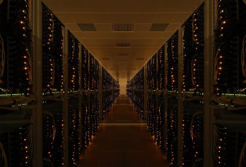 connection, refreshment, vanishing point, alley, Network cable, indoors, ceiling, the way forward, diminishing perspective, illuminated, technology, architecture