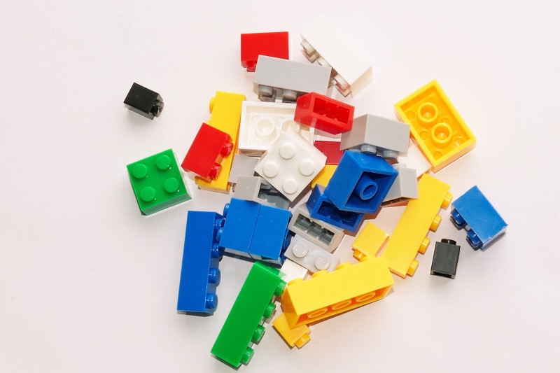 blocks, chaos, cube, blue, construct, play, interlocking, letter, 5K, red, paper, multi colored, brick, build, large group of objects, no people, development