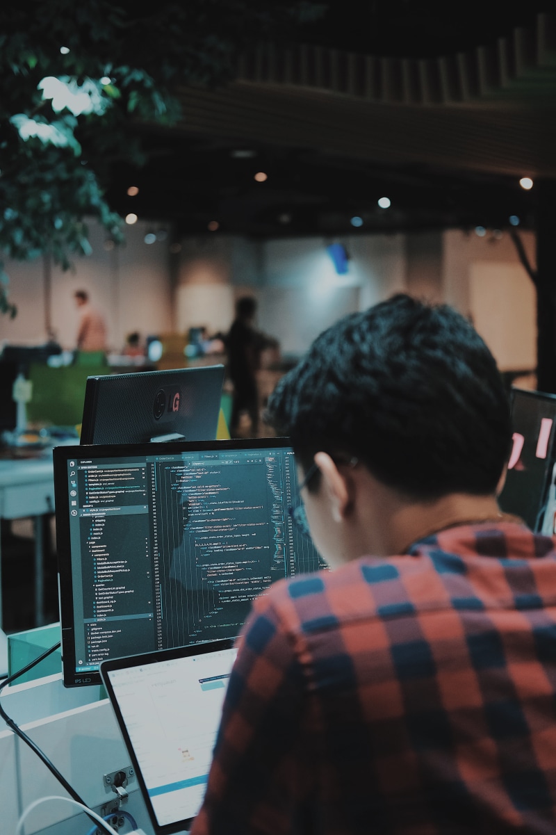 men, communication, wireless technology, developer, person, selective focus, room, leisure activity, computer, connection, startup, real people, programmer