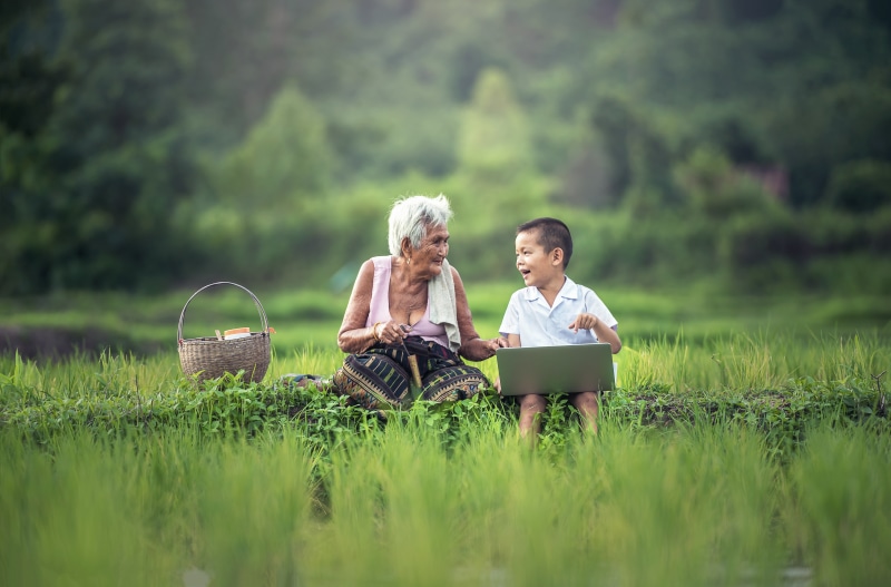 field, view, woman, school, 5K, grass, portrait, white, the game, indonesian, seat, laptop, dear, green, people, doing work, vietnamese, boy, sitting