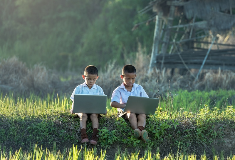 view, growth, wireless technology, thailand, outside, computer, outdoors, study of, using, sitting, white, talking, the game, two people, the computer