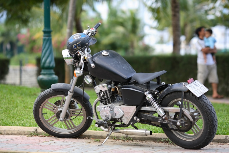 motorcycle, side view, cleaning, riding, parked, wheel, driver, ride, group, mode of transportation, rubber, accident, clothing store, tire, car driving