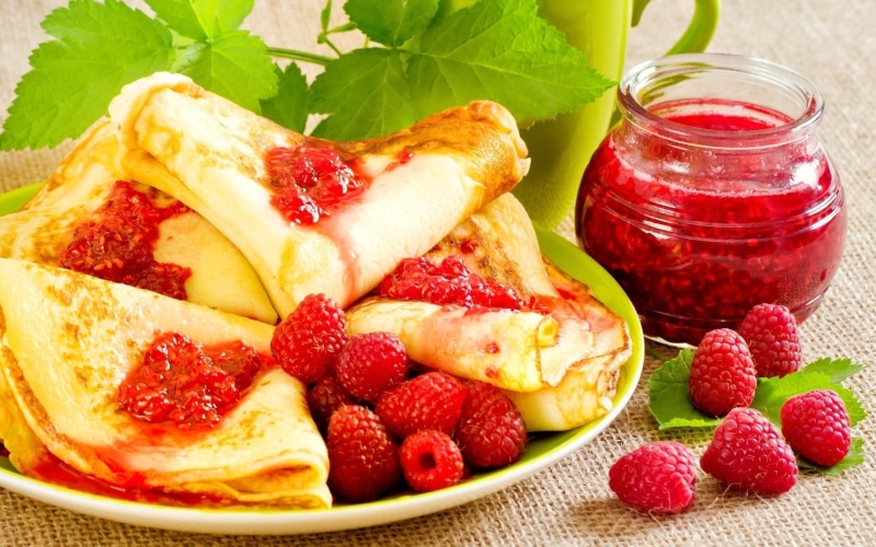 pancakes, strawberry, still life, fruit, healthy eating, plant part, freshness, no people, leaf, raspberries, temptation, berry fruit, breakfast, drink