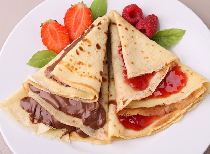 4K, leaf, berry fruit, refreshment, sauce, plate, blini, homemade, cake, plant part, tomato, crockery, fruit, baked, white, pancakes, desserts, dinner