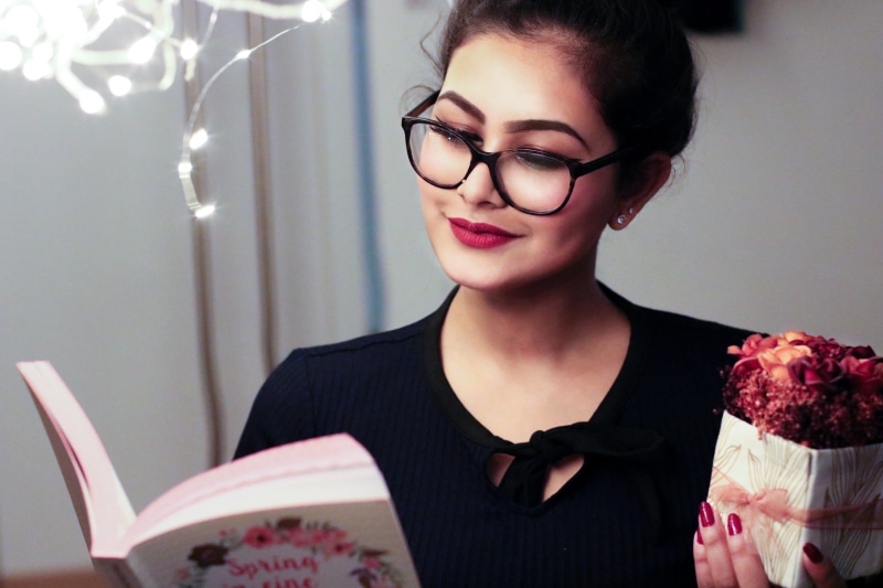 headshot, reading, beauty, hairstyle, beautiful girl, front view, real people, women, sit, contemplation, gorgeous, portrait, led lights, eyeglasses, woman