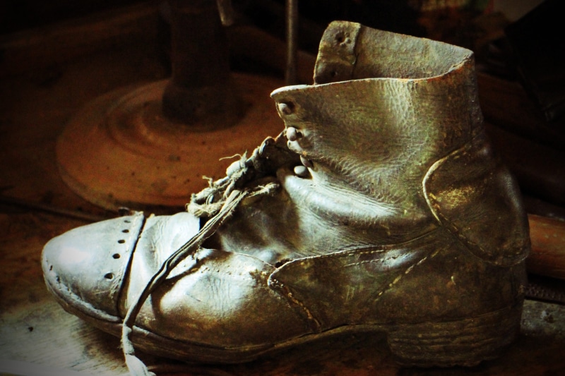 close-up, obsolete, day, broken, footwear, brown, abandoned, history, shoe, verloddert, boots, hiking, unpaired, art and craft, table, pair, 2K, focus on foreground