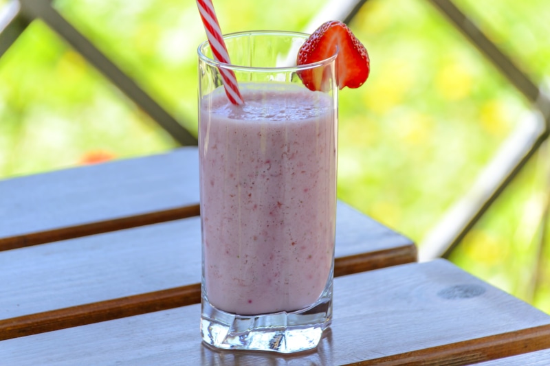 blended drink, focus on foreground, drinking, healthy, glass, freshness, food and drink, lifestyle, sweet dish, drink, milk, food, green, dairy, calcium