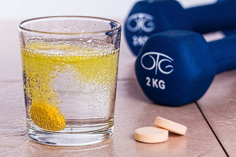 focus on foreground, effervescent, sugar cube, western script, crockery, lifestyle, food and drink, supplement, tablets, drink, pair, household equipment