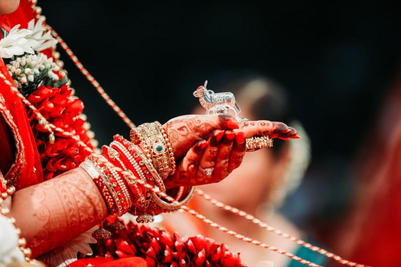 finger, human body part, bracelet, indian wedding, adult, red, marriage, celebration, one person, bangle, close-up, women, nature, traditional, 5K, holding