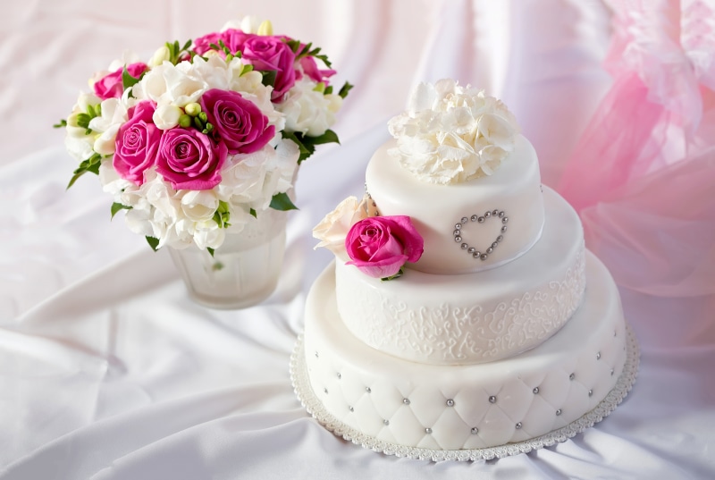 flower arrangement, wedding, celebration, white color, wedding ceremony, heart, indoors, temptation, freesia, table, flower, event, coated, flowering plant