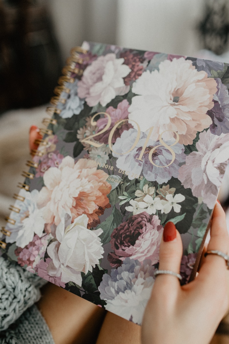 freshness, holding, human body part, cosy, female, fragility, human hand, girl, women, flower arrangement, one person, plant, body part, lying, writing