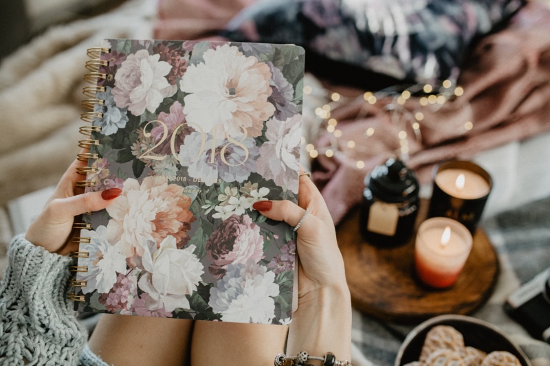 holding, flower head, leisure activity, women, focus on foreground, flower arrangement, midsection, adult, lying, calendar, human body part, girl, 5K