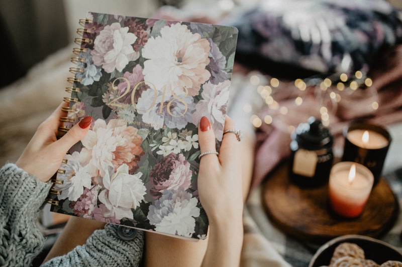 one person, organizer, bouquet, 5K, girl, fashion, work, notebook, woman, event, wedding dress, plant, newlywed, lifestyles, celebration, candles, bed
