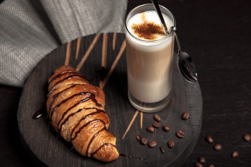 bread, brown, baked, cup, french food, food, dark, food and drink, latte, sweet food, coffee - drink, 4K, freshness, dawn, chocolate, drink, still life