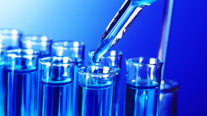 biology, indoors, biotechnology, water, group of objects, blue, healthcare and medicine, analyzing, blue background, drop, chemistry, glass - material