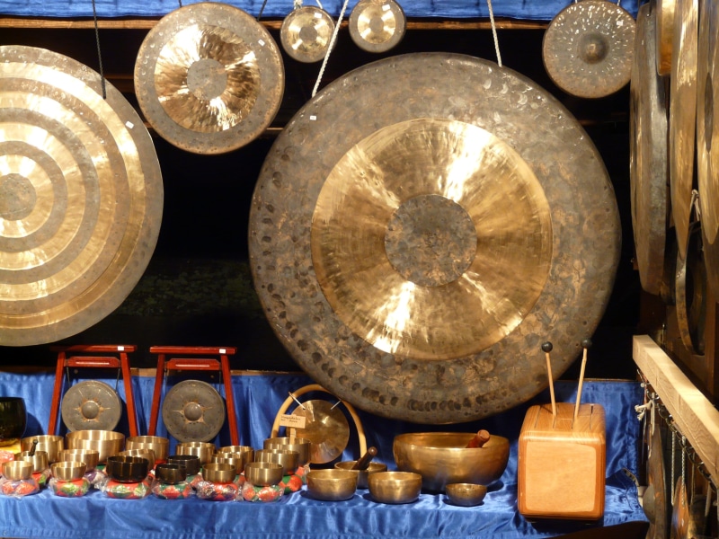 market, gold, no people, large group of objects, tones, mark up idiot, according to, indoors, jewelry, arts culture and entertainment, for sale, retail