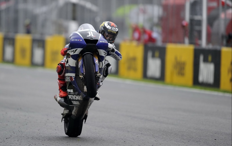 day, street, Motorcycle, occupation, MotoGP, YZR-M1, sport, uniform, focus on foreground, helmet, safety, Victory, city, Racer, full length, Photo, clothing
