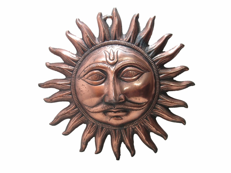 indoors, decoration, close-up, design, single object, 1080P, sun, representation, craft, pattern, ornate, copper finish, creativity, no people, carving - craft product