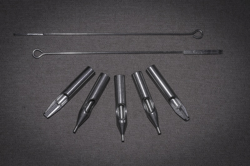 needle, still life, tattoos, metal, table, professional, variation, no people, black, choice, drawing, sterile, high angle view, hand tool, tool, body