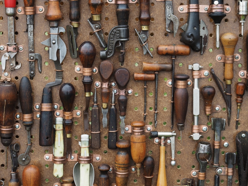 hand saw, chisel, assorted, shop, old-fashioned, tools, craft, brown, wood, 4K, mechanic, homemade, handheld, hobby, still life, abundance, choice, antique