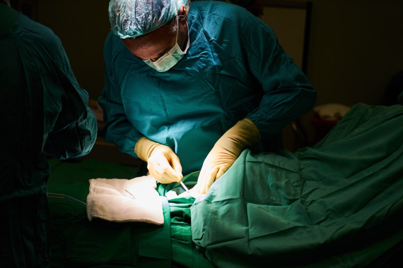 scalpel, protection, scrubs, clinical, scissors, mask, professional occupation, operating room, skin, patient, surgeon, hospital, doctor, the work, teamwork