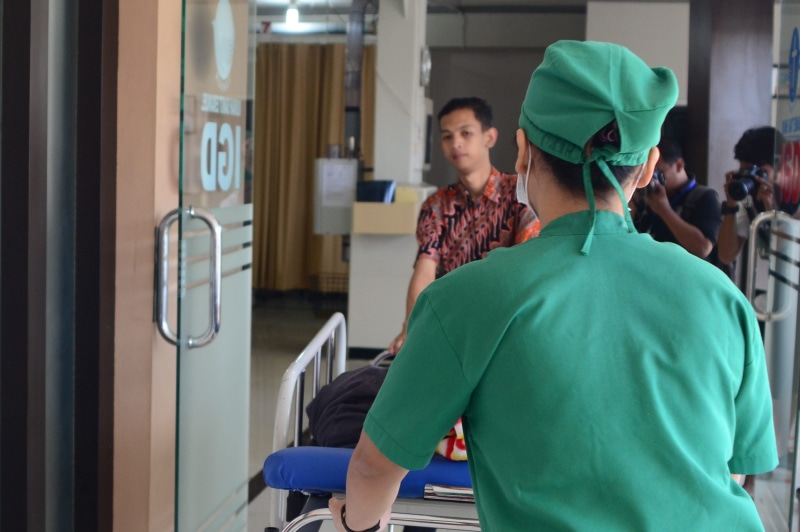 medical, health, public transportation, transportation, nurse, adult, couple - relationship, women, people, hospital, men, indoors, care, indonesia, emergency room